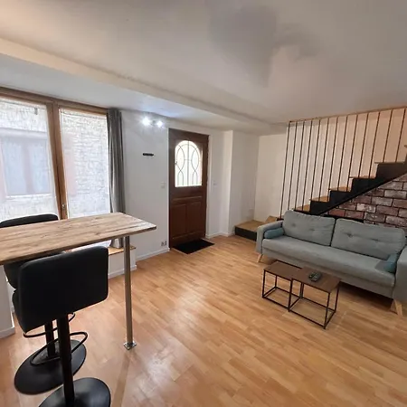 Cinema - Proche Auxerre Apartment *