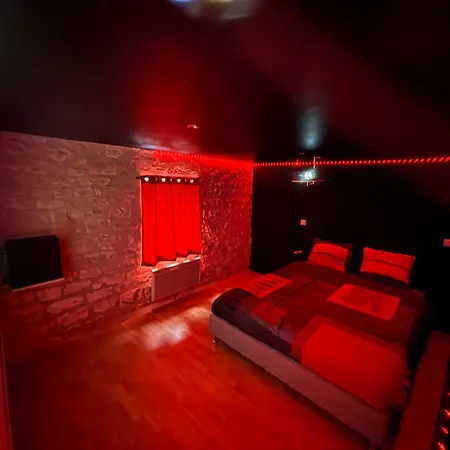 Cinema - Proche Auxerre Apartment